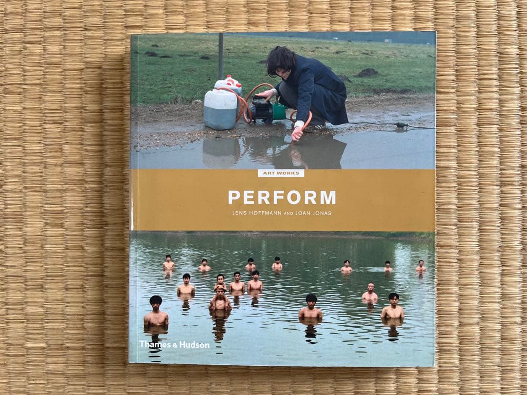 アート・デザイン・音楽 Perform by Jens Hoffmann, Joan Jonas