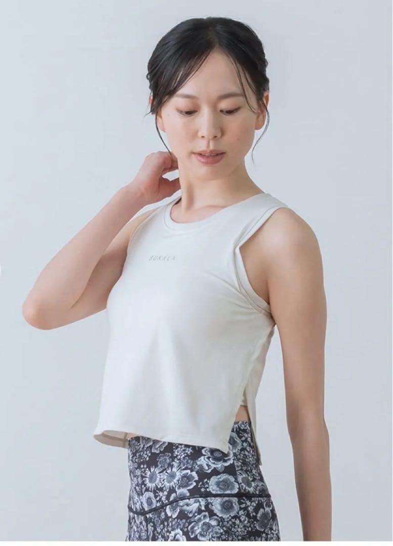 新品未開封【SUKALA】カップ付きタンクトップL サンドベージュ（ホワイト系）