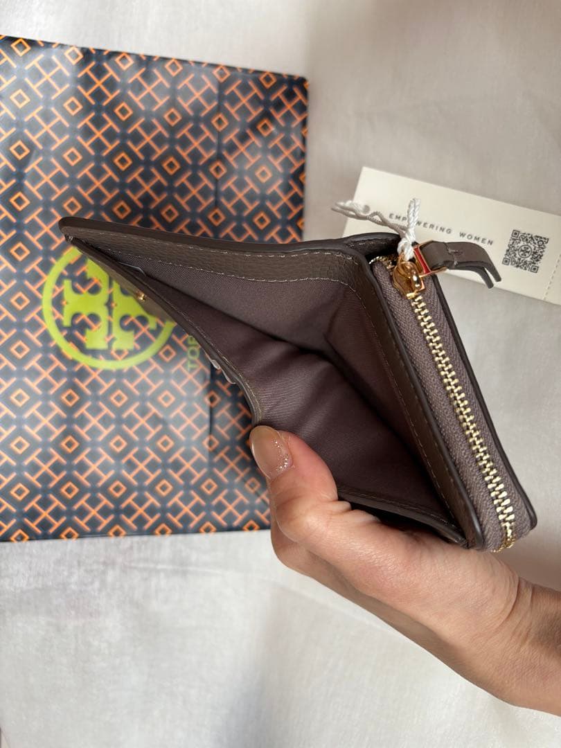 Tory Burch 【新品】グレーの二つ折り財布