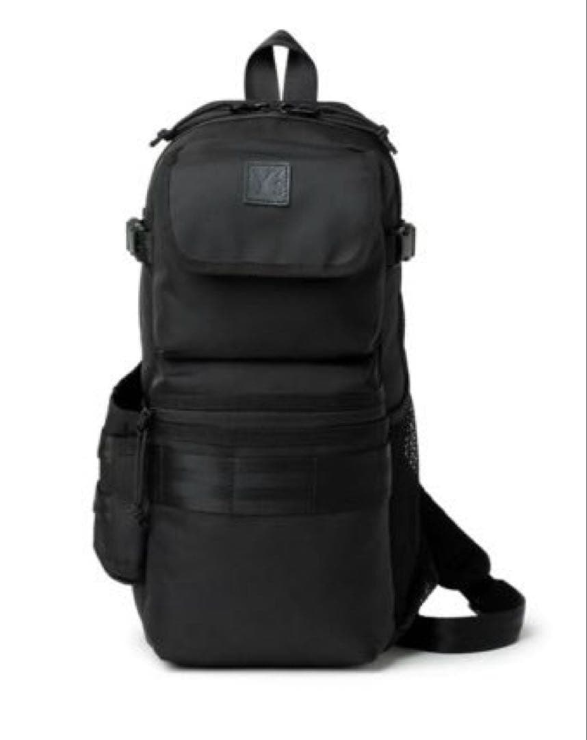 Y'sとNEW ERAのコラボ スリングボディバッグ