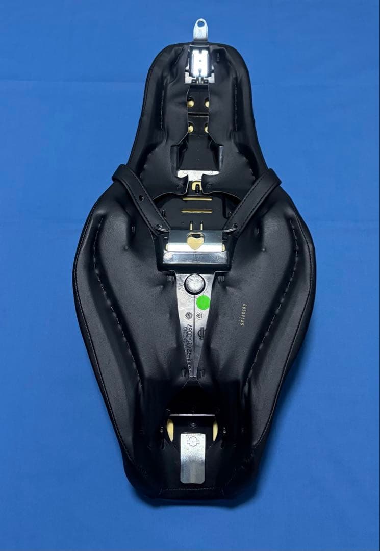 【美品】ハーレー純正　スポーツスター用シート　バッドランダー