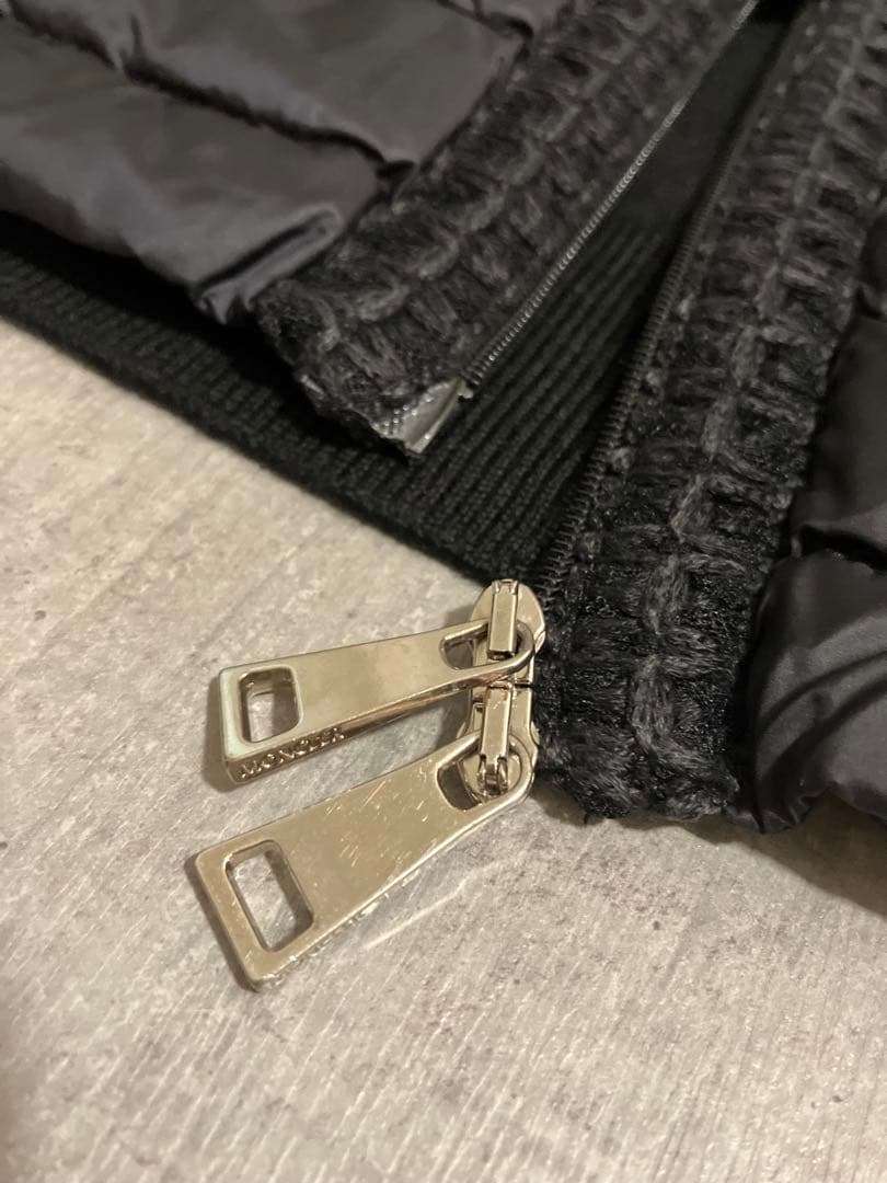Moncler モンクレール　エンブロイダリが素敵なニットとダウンのカーディガン