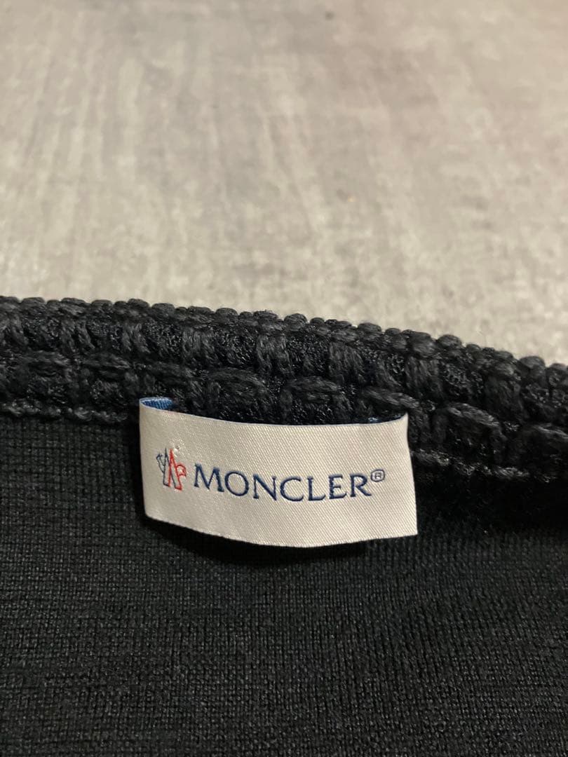 Moncler モンクレール　エンブロイダリが素敵なニットとダウンのカーディガン