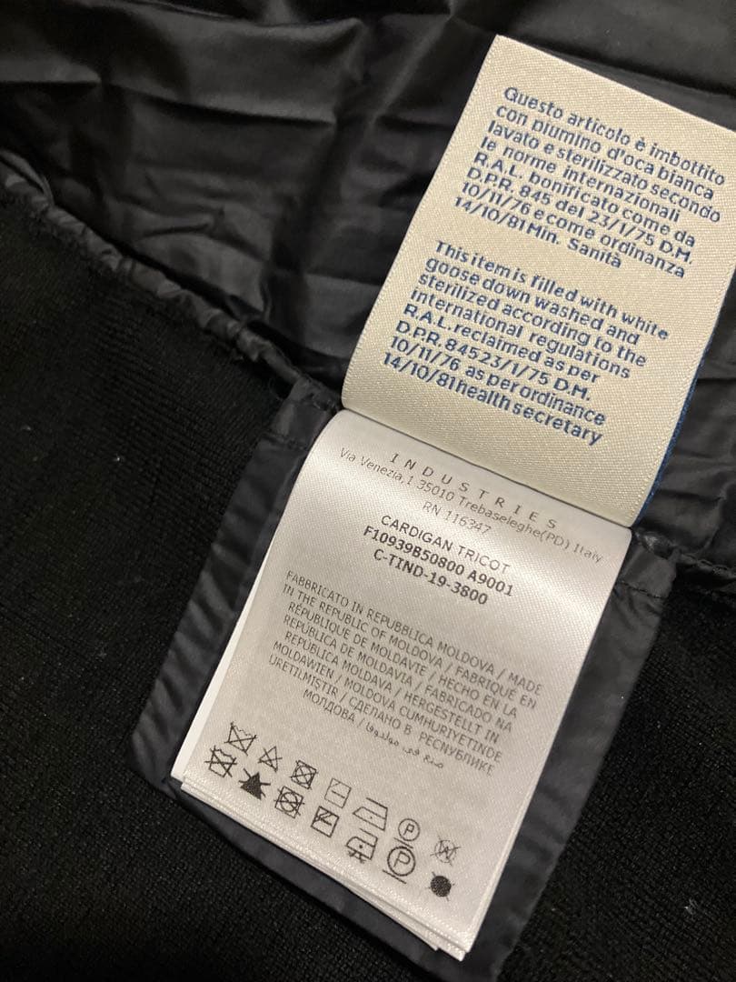 Moncler モンクレール　エンブロイダリが素敵なニットとダウンのカーディガン