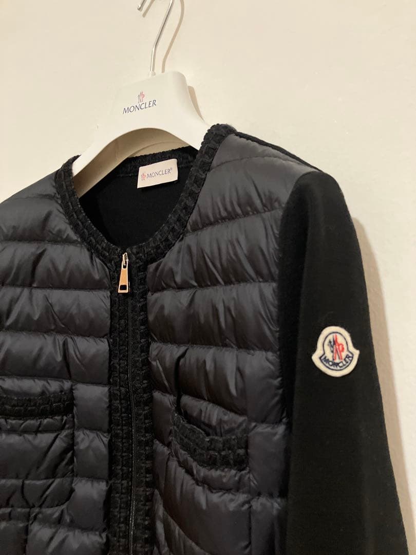 Moncler モンクレール　エンブロイダリが素敵なニットとダウンのカーディガン