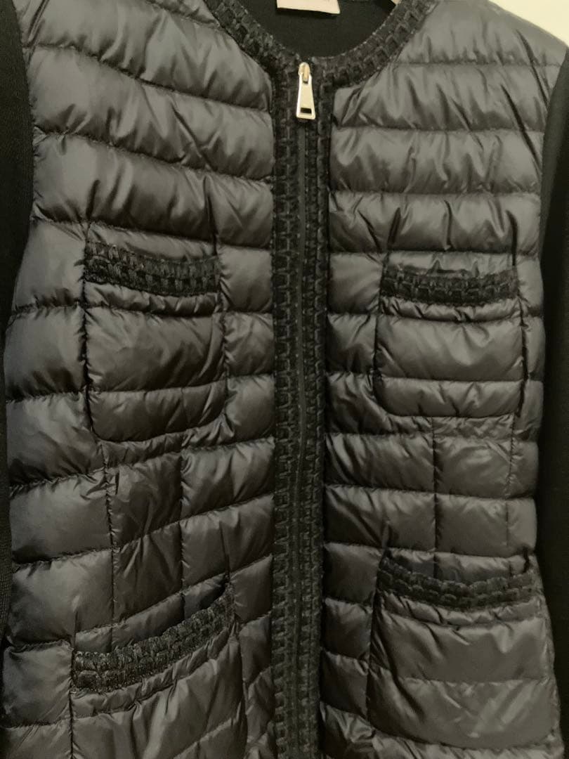 Moncler モンクレール　エンブロイダリが素敵なニットとダウンのカーディガン