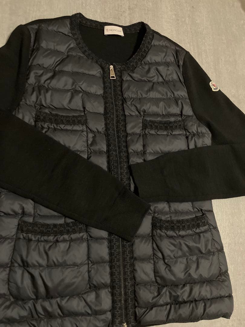 Moncler モンクレール　エンブロイダリが素敵なニットとダウンのカーディガン