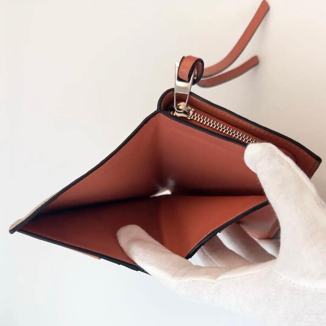 LOEWEロエベ コンパクトジップウォレット ライトオーツ×ハニー アナグラム