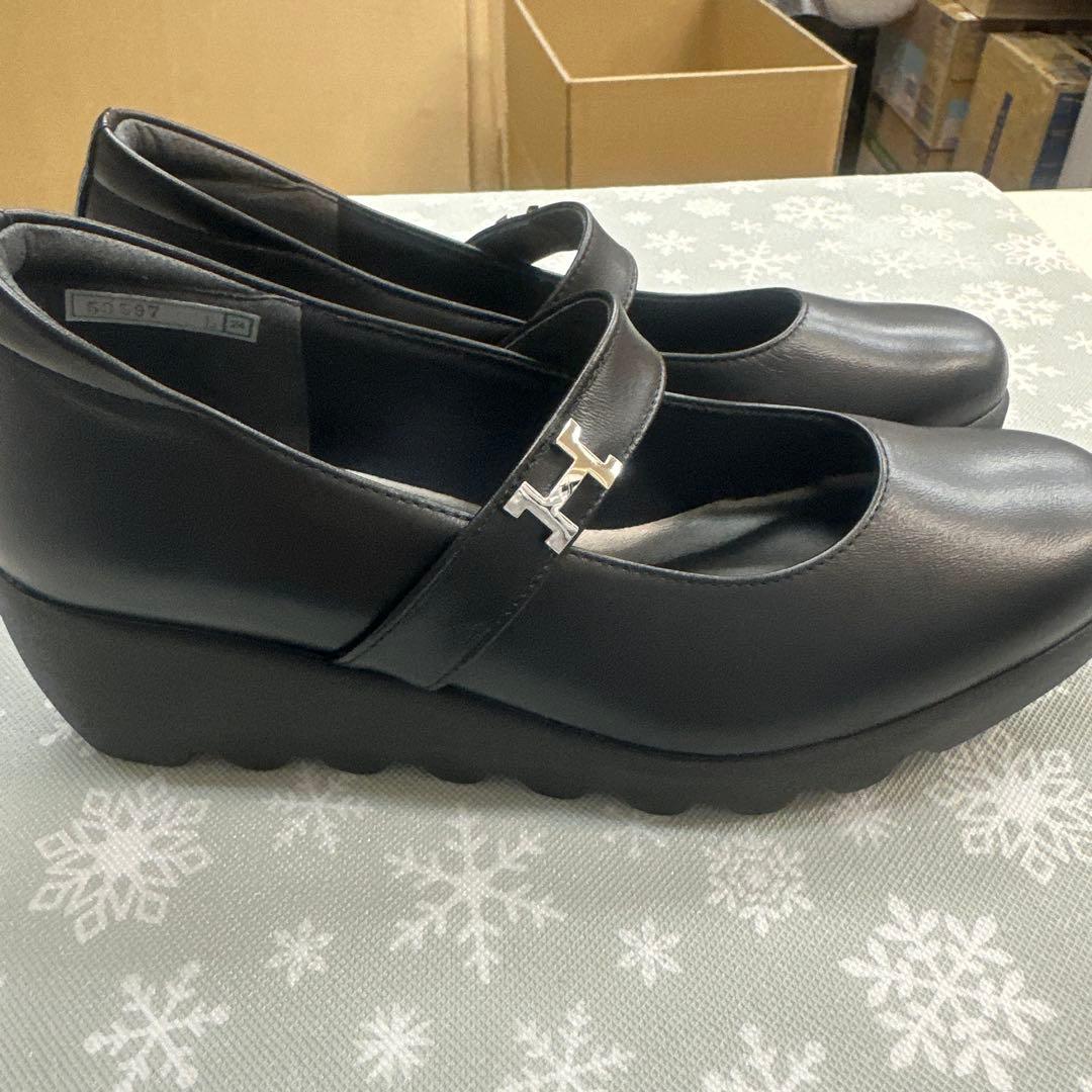美品ヒルズアヴェニュー ＜日本製＞レザー ストラップ ウェーブソールパンプス