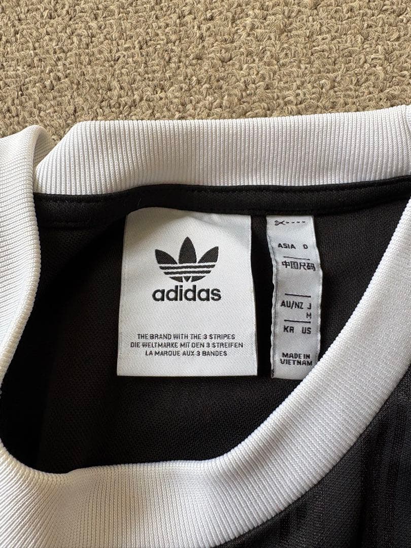 adidas サッカーTシャツ