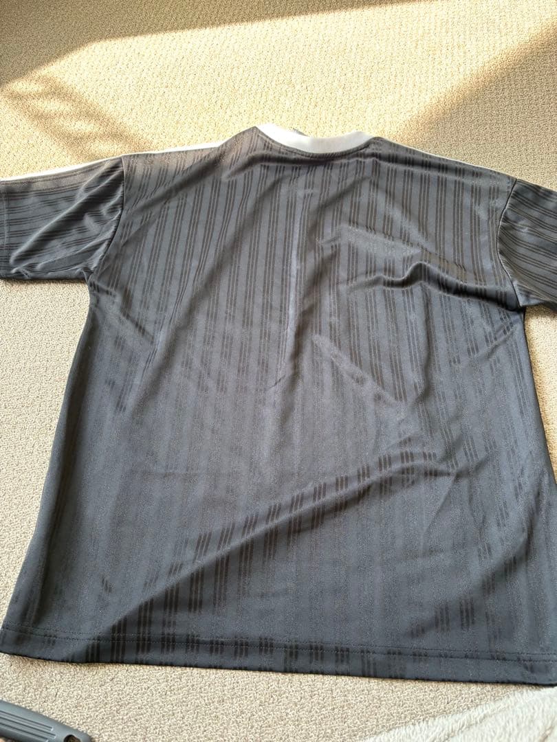 adidas サッカーTシャツ