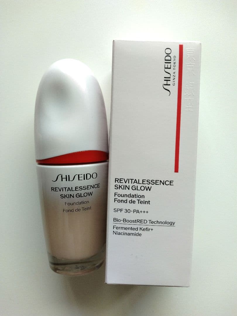 SHISEIDO エッセンススキングロウファンデーション140・パウダー01