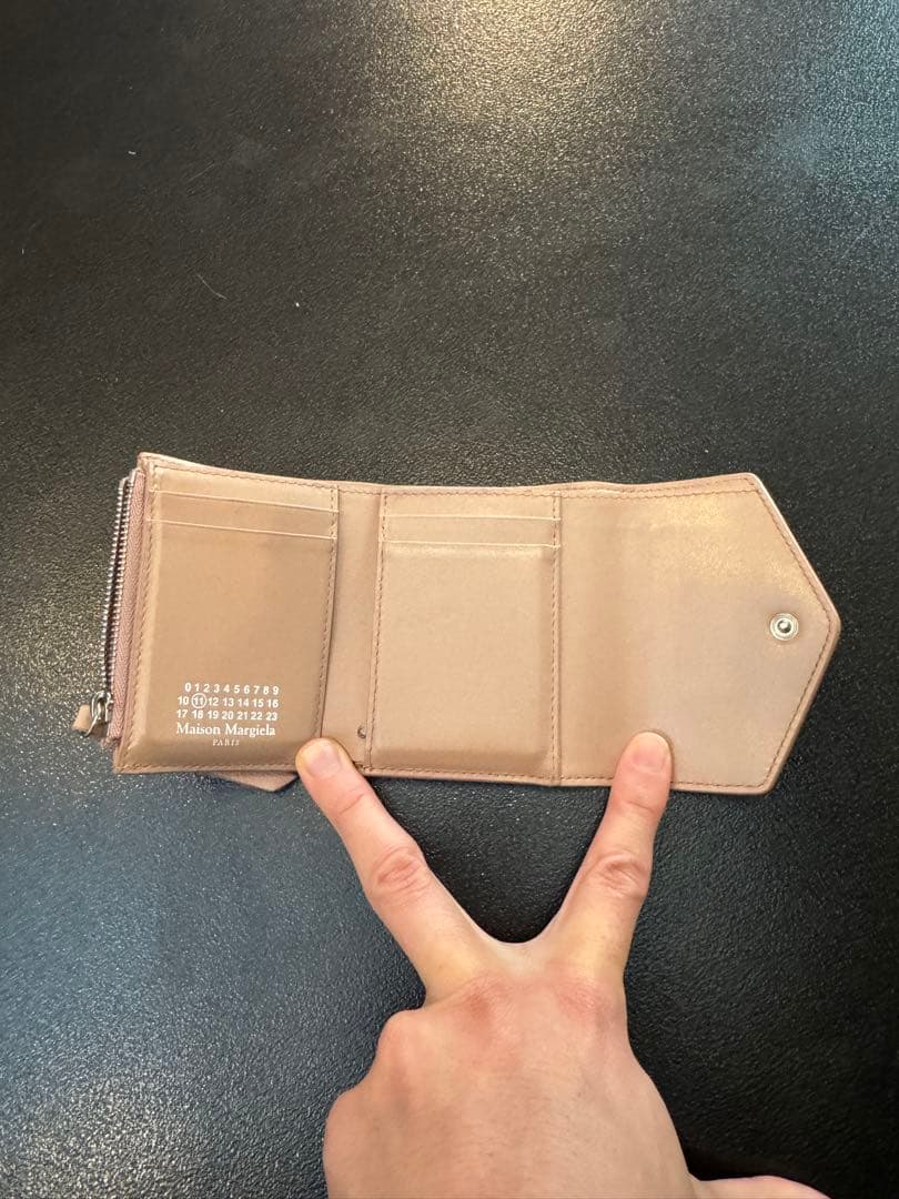 ベージュ レザー 三つ折り財布　マルジェラ