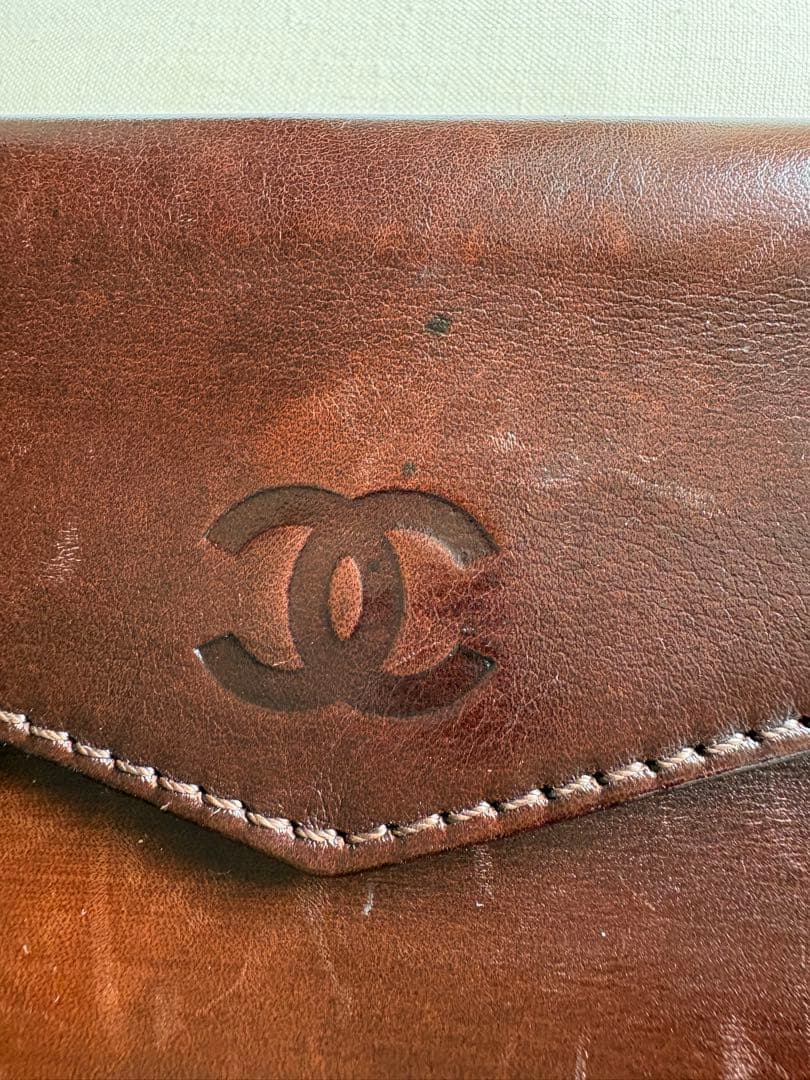 CHANEL チョコレートブラウンカラー　レザー 二つ折り財布　箱あり　美品