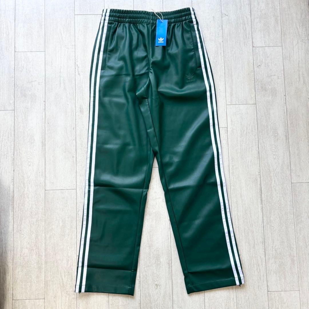 新品　adidas フェイクレザー ファイヤーバード トラックスーツパンツ 緑