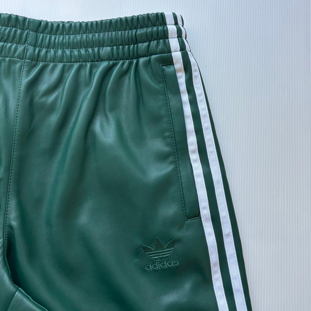 新品　adidas フェイクレザー ファイヤーバード トラックスーツパンツ 緑