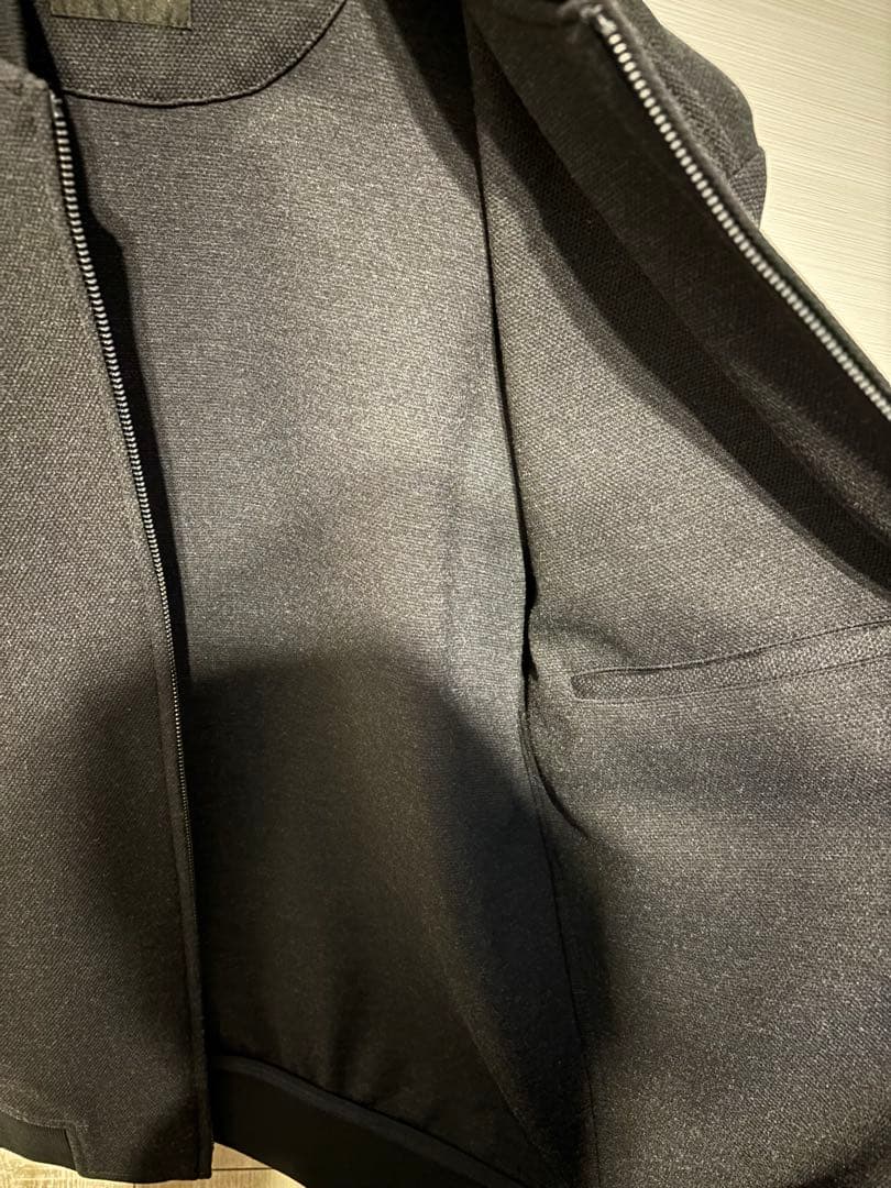 【77,000円ほど】BOSS ブルゾン　46