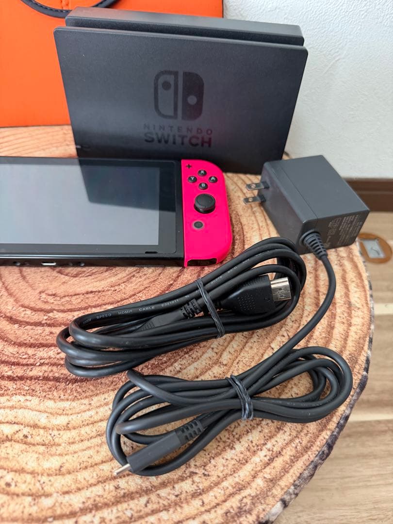 任天堂スイッチ　ニンテンドースイッチ本体N RED/PNK箱無し①