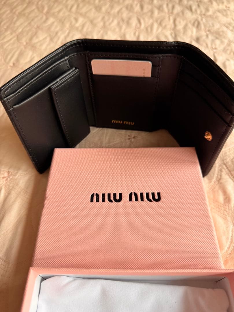 美品マテラッセレザー 三つ折り財布 ブラック 中古品