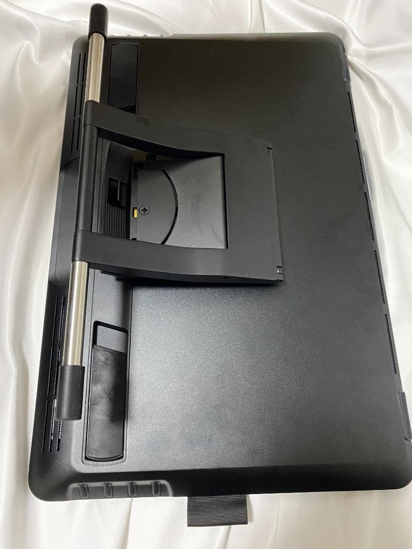 Wacom Cintiq Pro 16 (2021)　別売りのスタンド付き