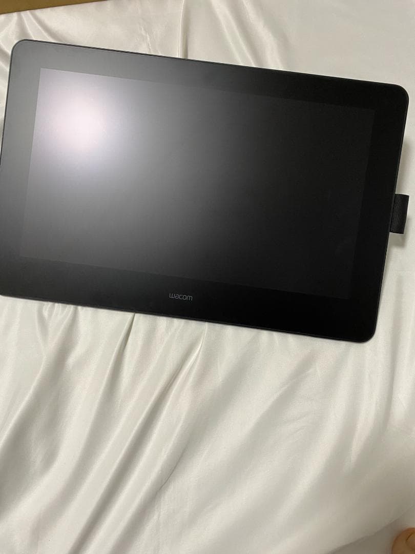 Wacom Cintiq Pro 16 (2021)　別売りのスタンド付き