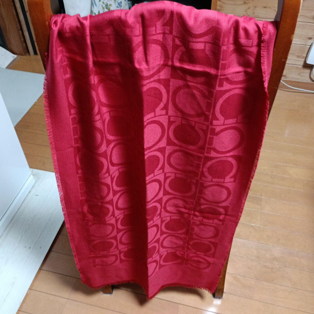 フェラガモのシルク70%ストール・ショール