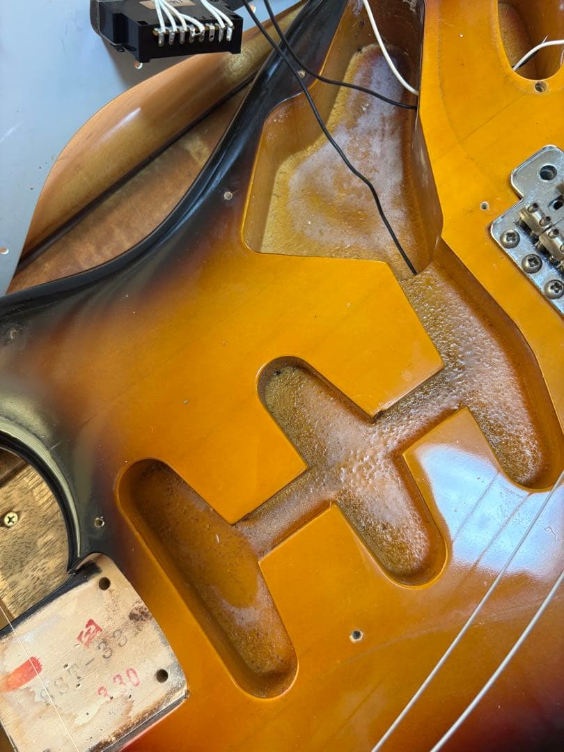 y*0様 Squier SST-33 ストラトフジケン製 Lシリアル1991年