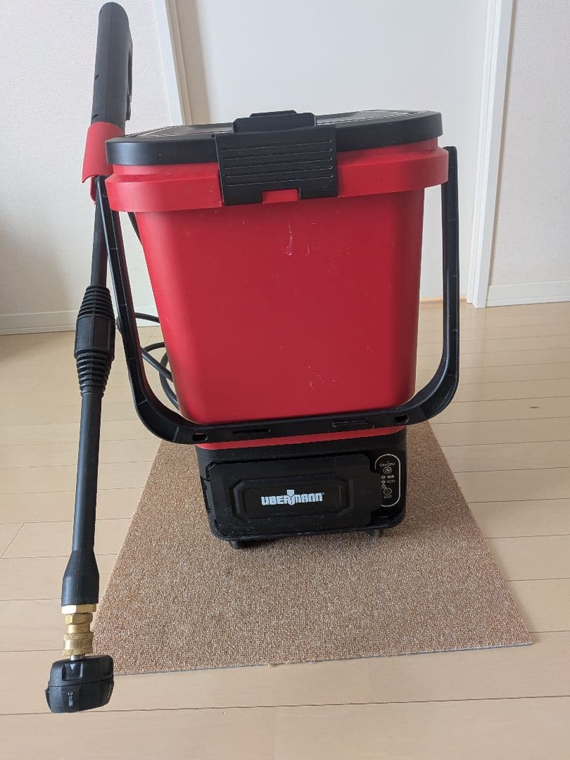 【バッテリーと充電器付】コメリ充電式高圧洗浄機 UBERMANN 18V