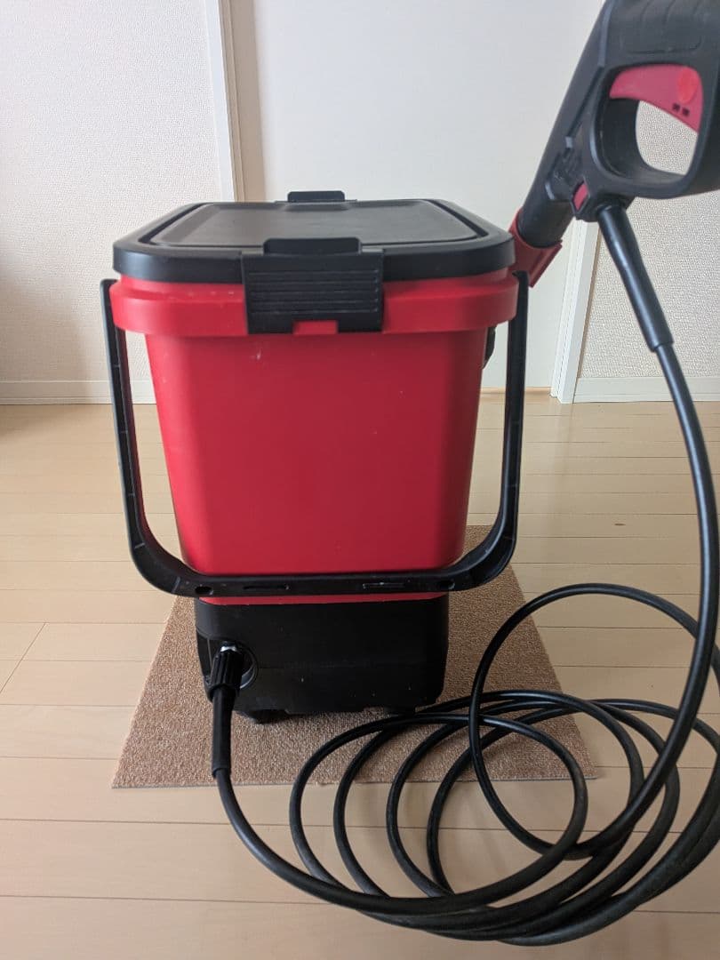 【バッテリーと充電器付】コメリ充電式高圧洗浄機 UBERMANN 18V