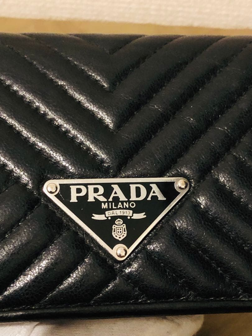 PRADA ブラック 二つ折り財布 キルティング