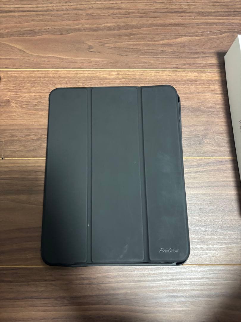 iPad A16 Wi-Fiモデル　128GB シルバー　ケース付き
