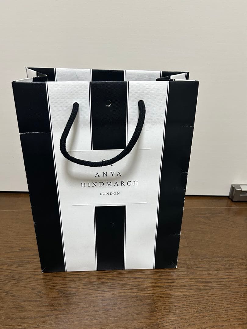 アニヤハインドマーチMini Trifold Zip Peeping Eyes