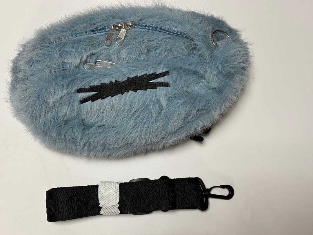 LE SSERAFIM FUR ボディバッグ フォトカード付き
