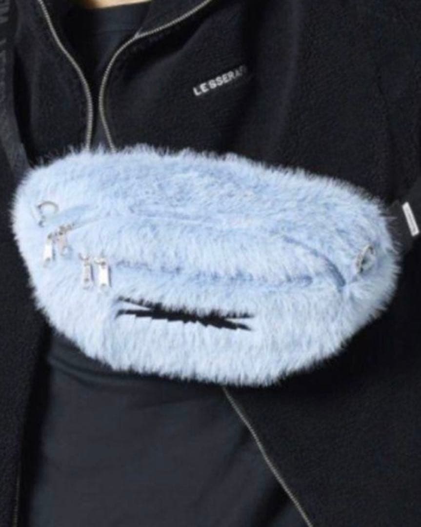 LE SSERAFIM FUR ボディバッグ フォトカード付き