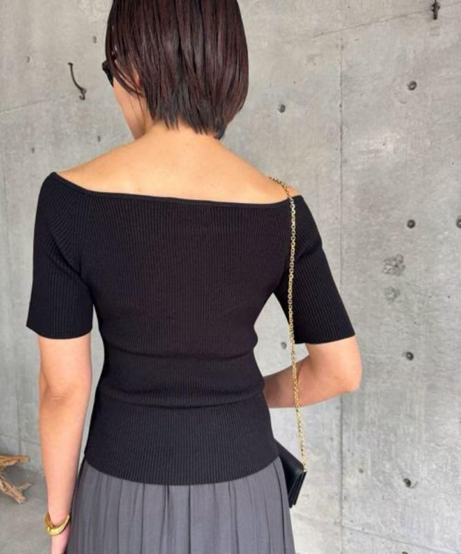 【NICENICE MOMENT】　新品同様　カップ付き半袖カットソー ブラック