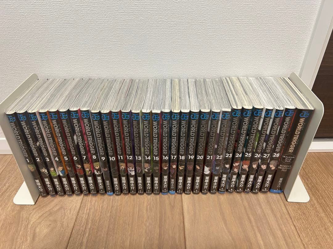 ワールドトリガー 1〜28巻+データブック+ポストカード 既刊全巻