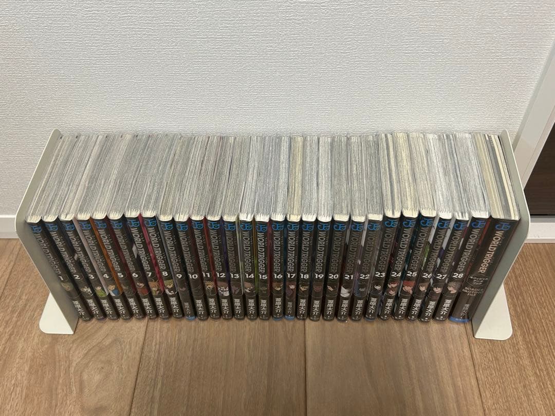 ワールドトリガー 1〜28巻+データブック+ポストカード 既刊全巻