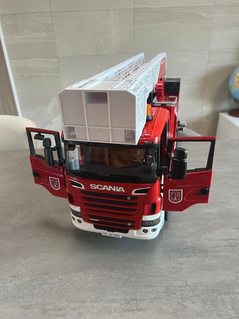 bruder社　SCANIA消防車　働く車