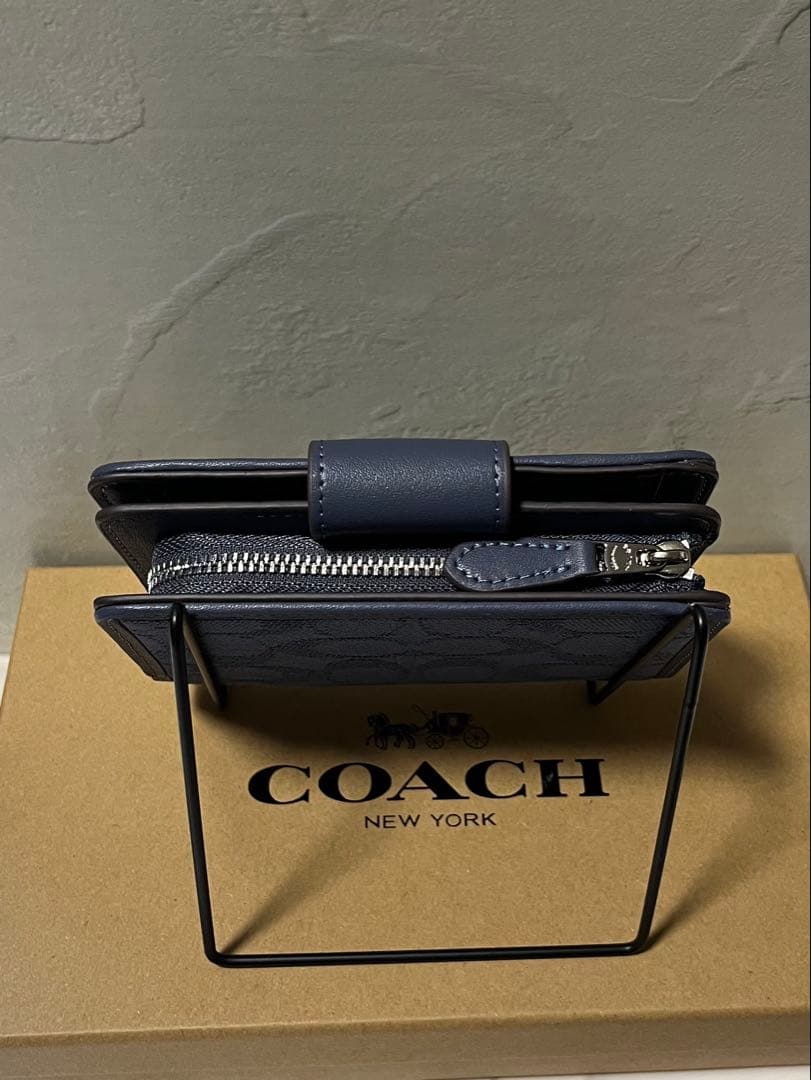 ✨️新品未使用✨️COACH ネイビー 二つ折り財布