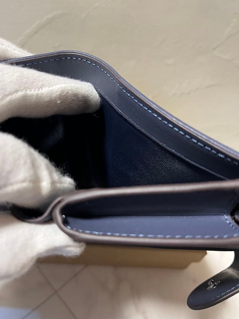 ✨️新品未使用✨️COACH ネイビー 二つ折り財布