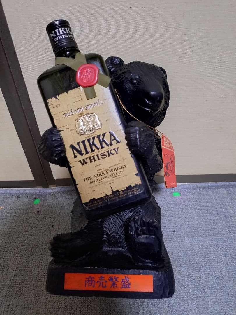 NIKKA WHISKY クマの彫刻　商売繁盛