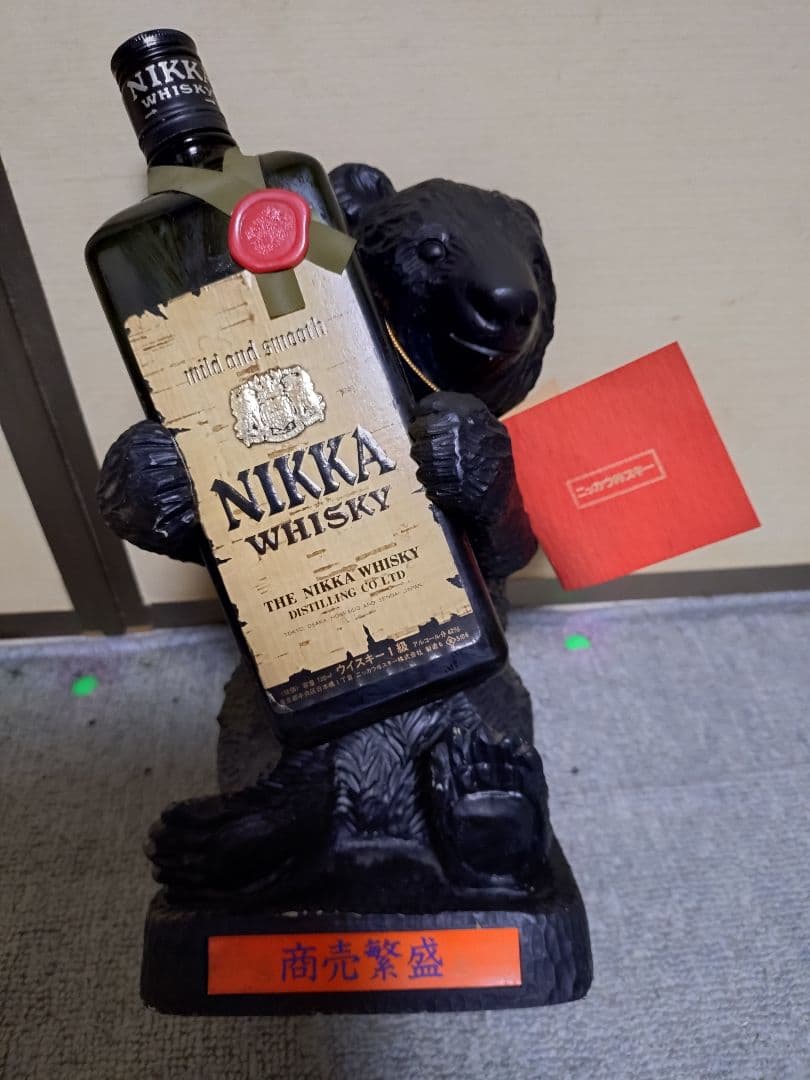 NIKKA WHISKY クマの彫刻　商売繁盛