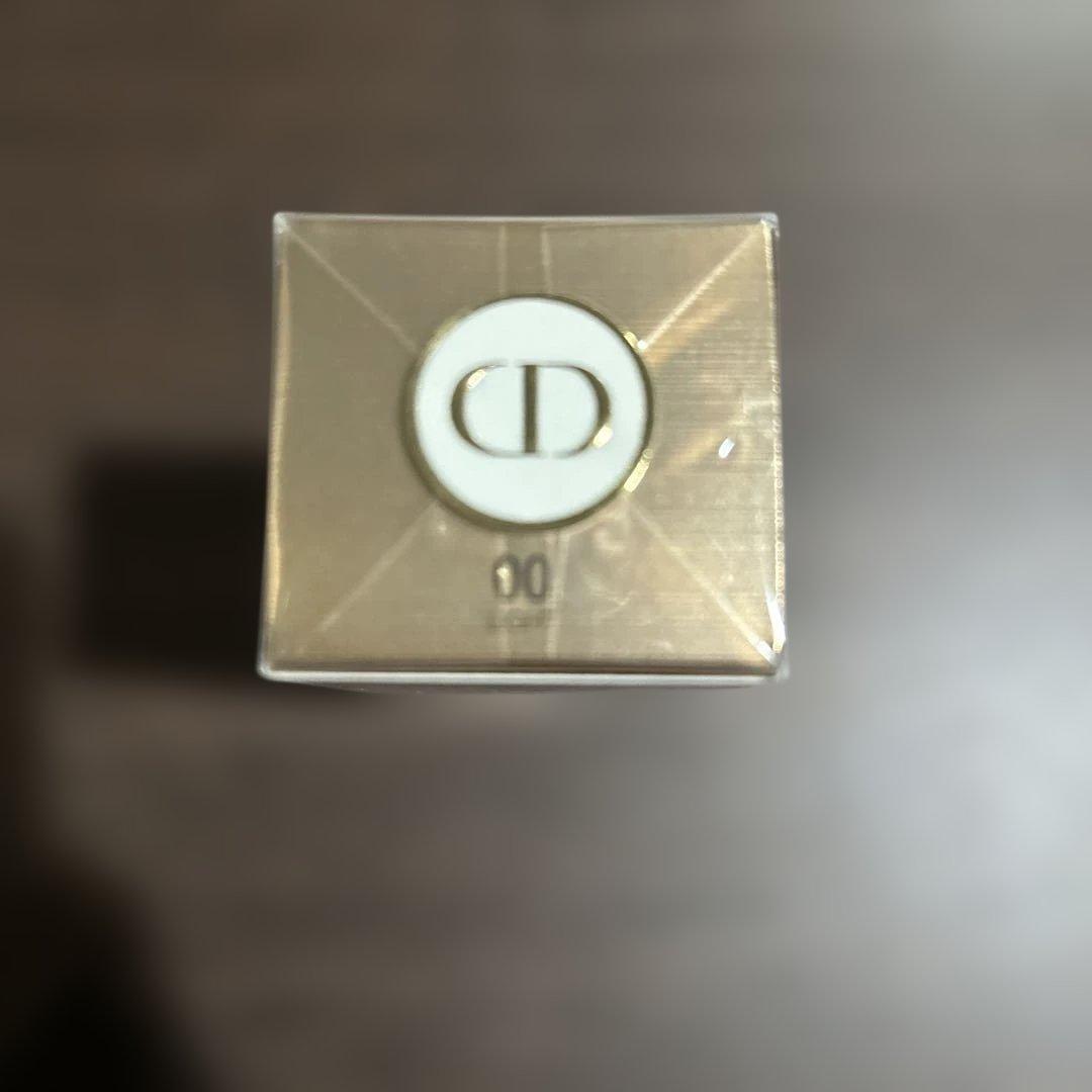 Dior プレステージホワイトルプロテクターUV ミネラルBB 00