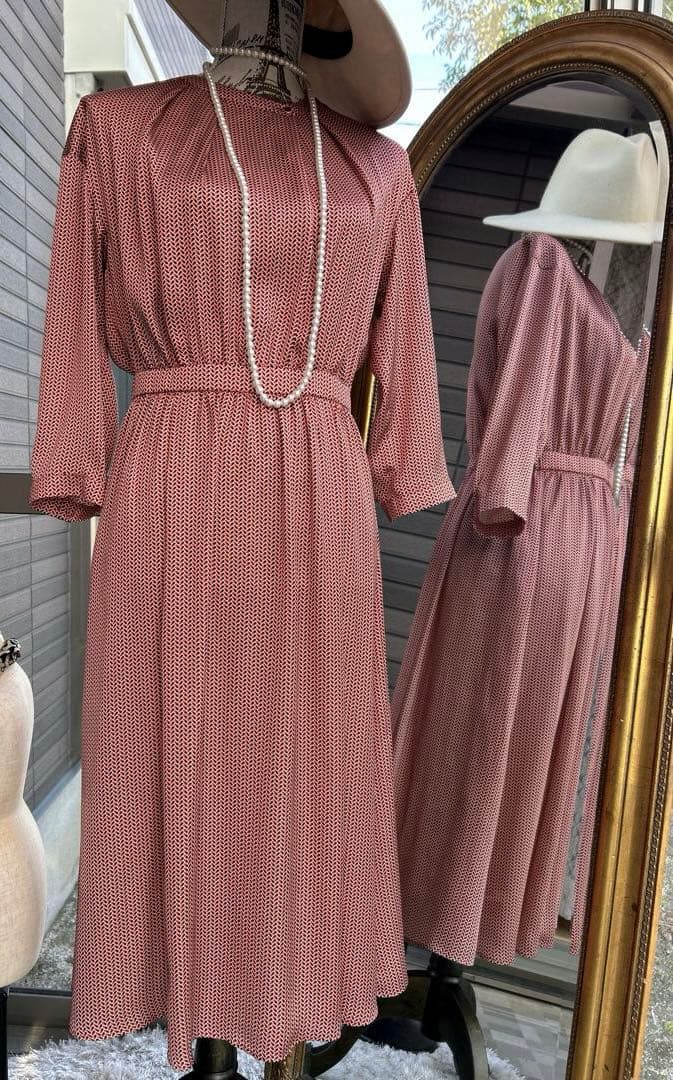 綺麗なお姉さんのUNTITLEDエレガントなサテンワンピース