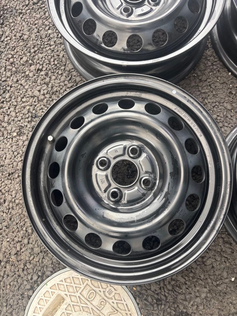 送料込美品 アクア 純正スチールホイール 15インチ 5j 4h PCD100