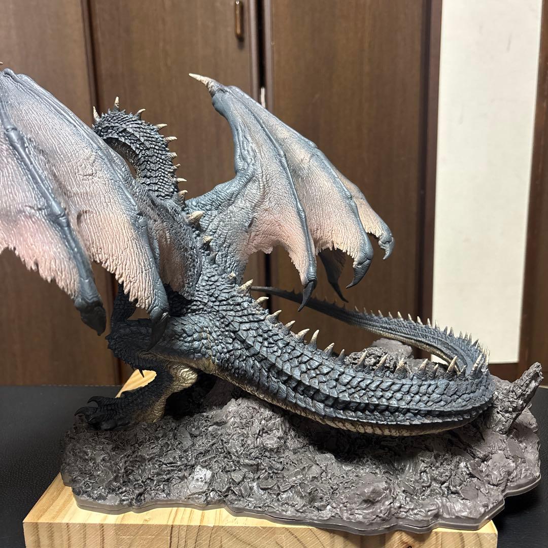 CFB クリエイターズモデル　黒龍　ミラボレアス フィギュア