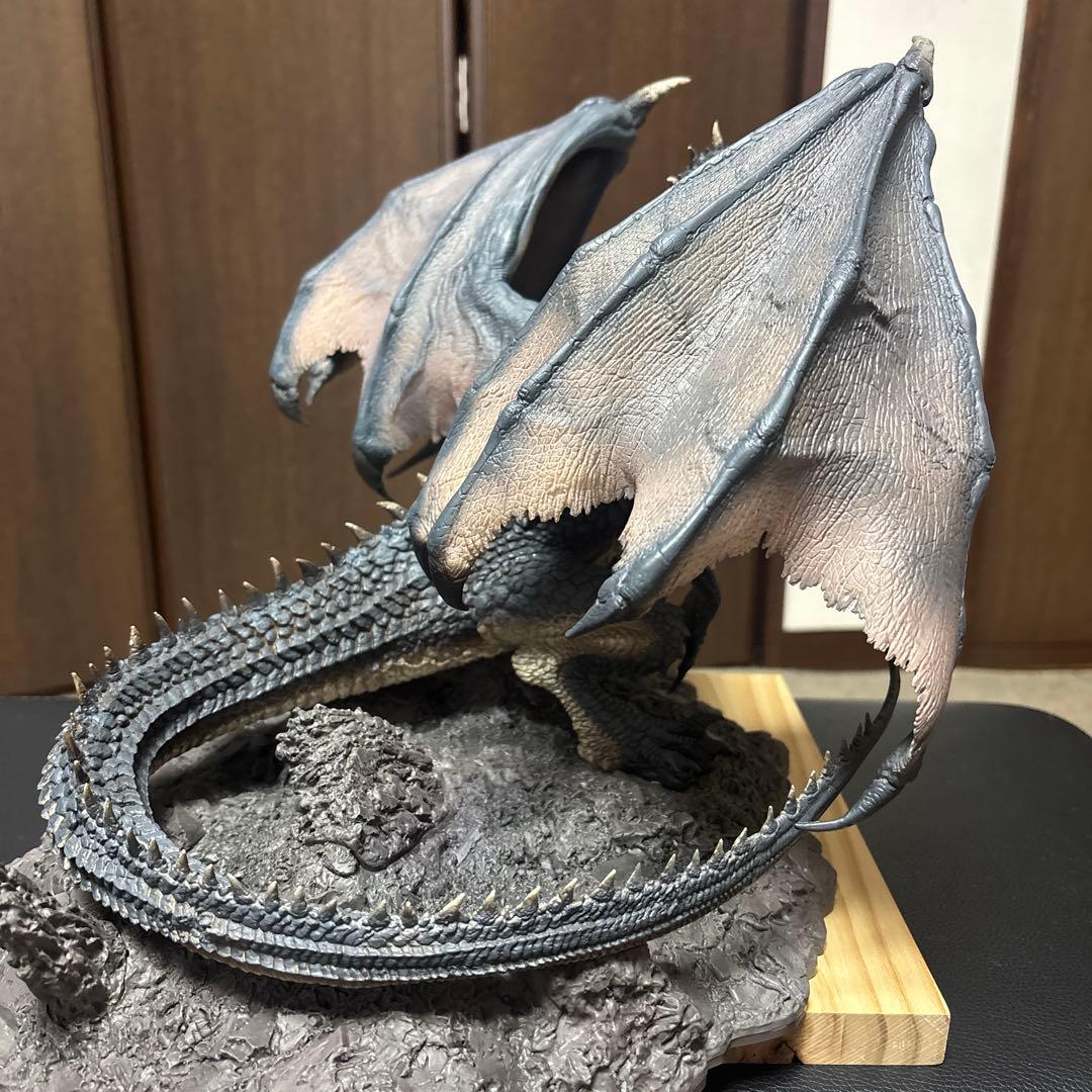 CFB クリエイターズモデル　黒龍　ミラボレアス フィギュア