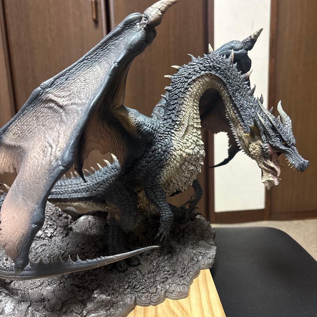CFB クリエイターズモデル　黒龍　ミラボレアス フィギュア