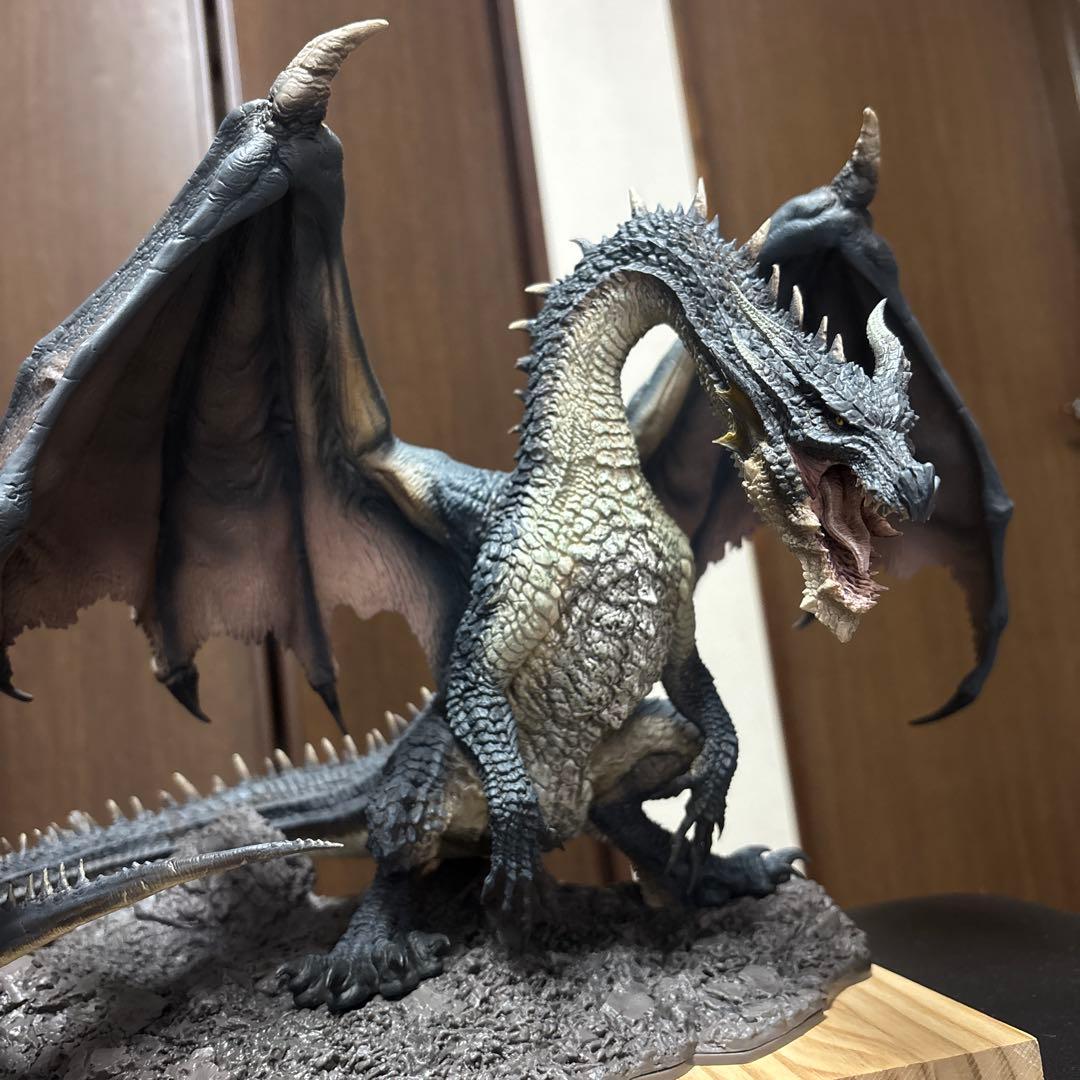 CFB クリエイターズモデル　黒龍　ミラボレアス フィギュア