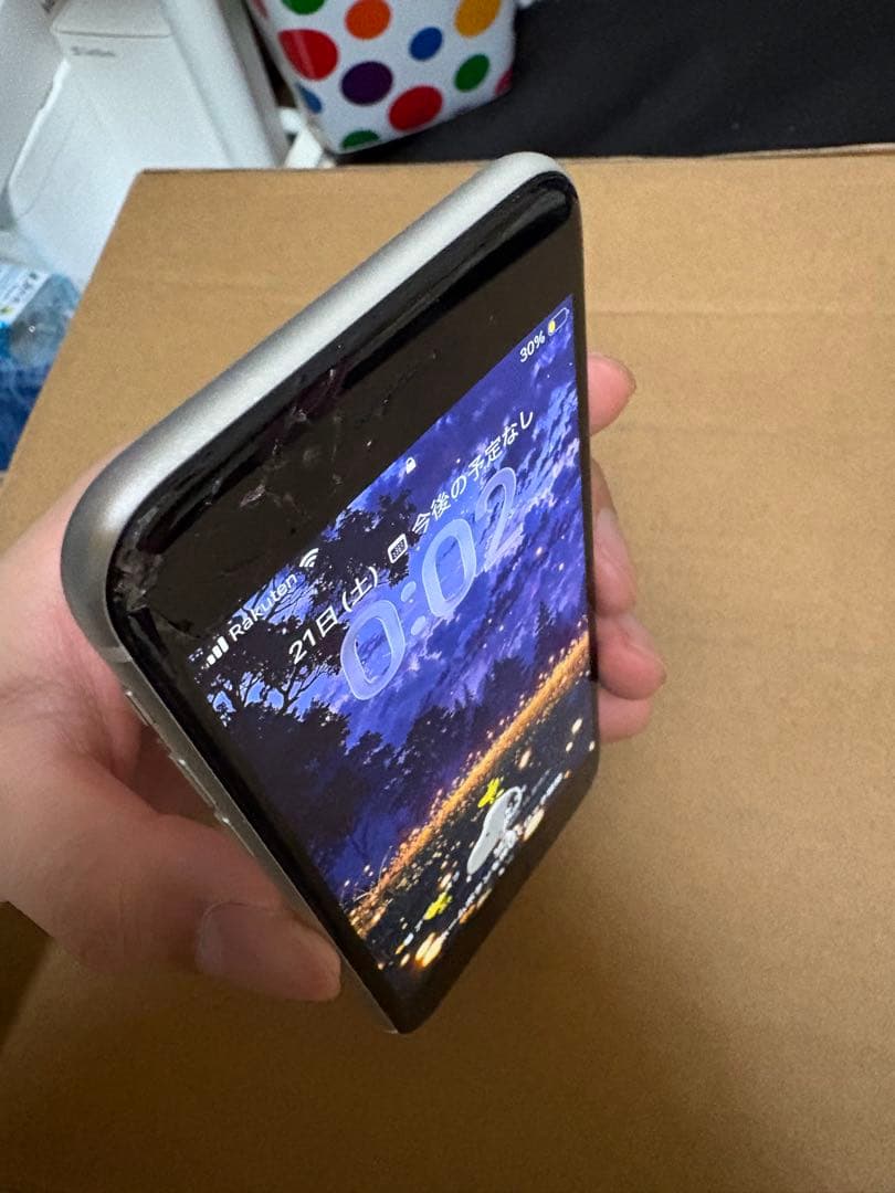 iPhone SE2 シルバー 画面ひび割れ